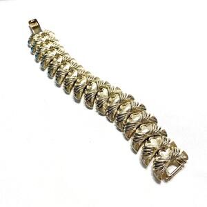Vintage Coro Pegasus Chain Bracelet thick chunky mod goldtone retro chic jewelry